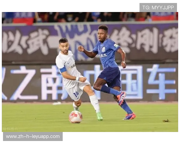 上海申花拉唐前场策动边路传中：以中场智慧驱动边路火力的全新进攻序章