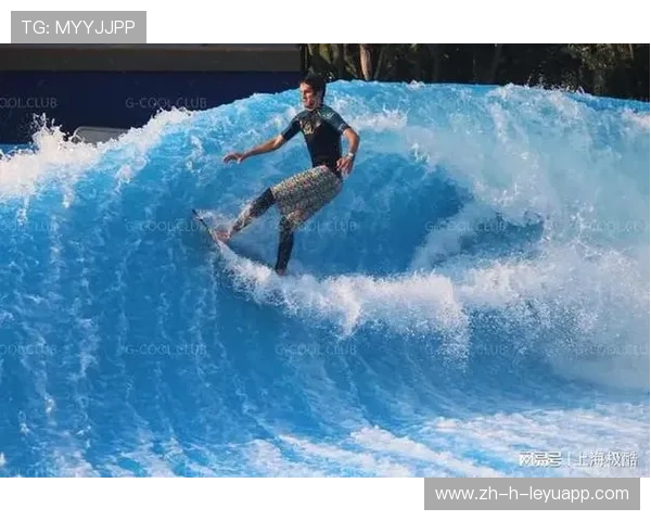 冲浪选手浪上失误竟做出超帅姿势